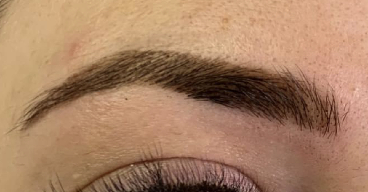 Hennè alle sopracciglia
